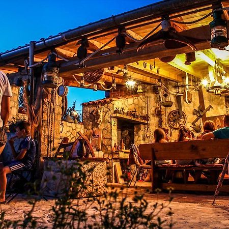 Lola'S Apartments Tribalj الغرفة الصورة