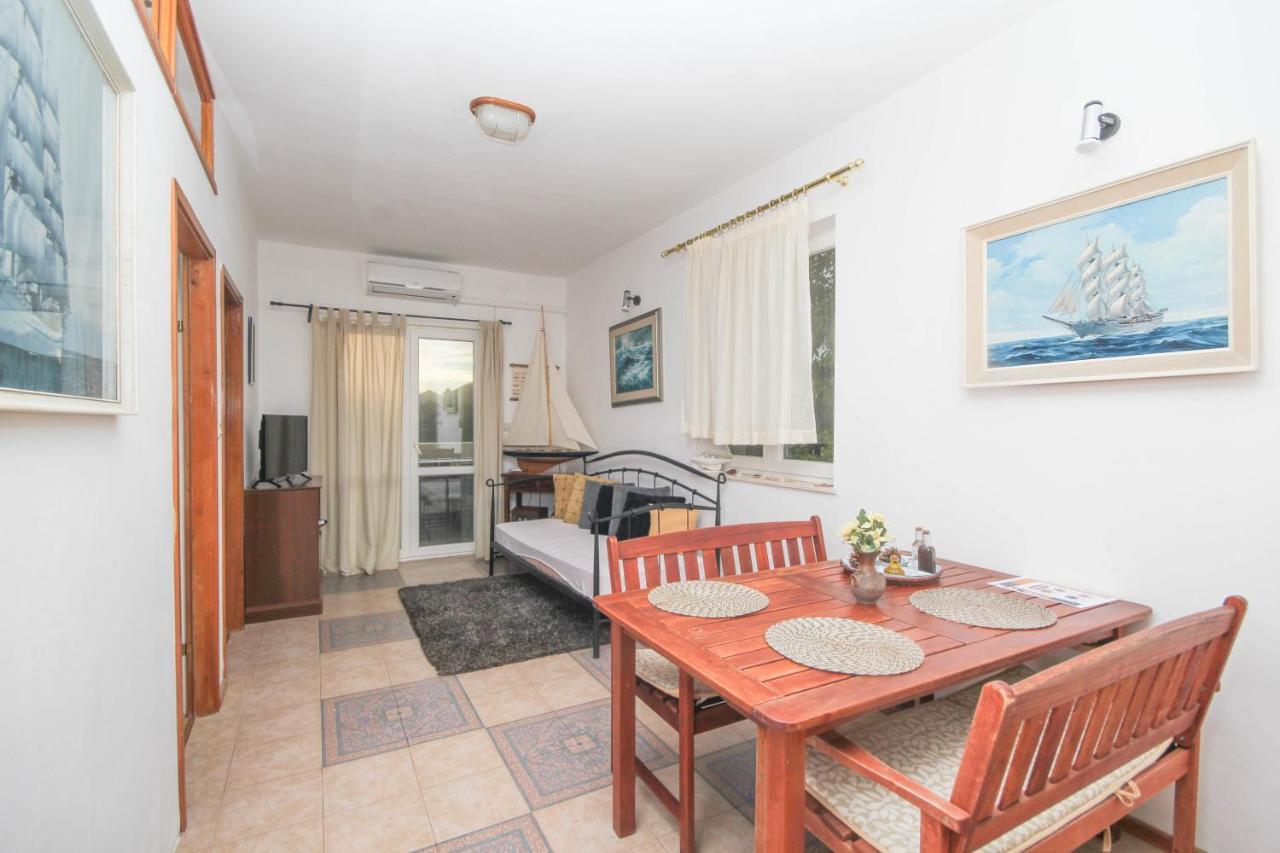 Lola'S Apartments Tribalj المظهر الخارجي الصورة