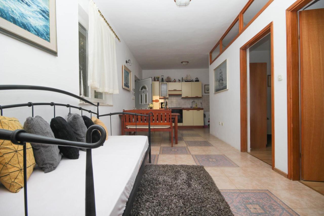 Lola'S Apartments Tribalj المظهر الخارجي الصورة