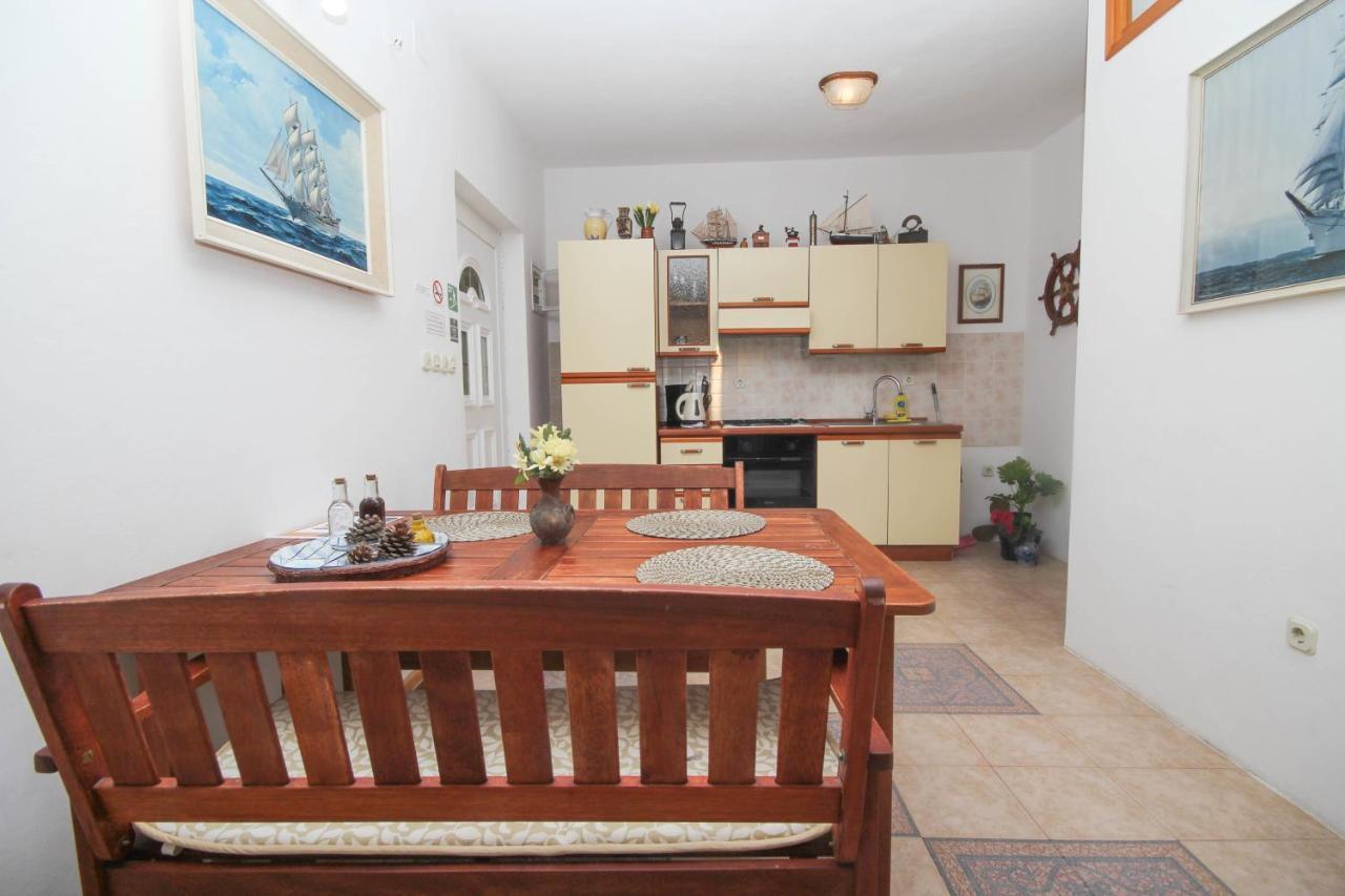 Lola'S Apartments Tribalj المظهر الخارجي الصورة