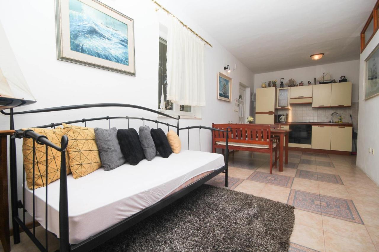 Lola'S Apartments Tribalj المظهر الخارجي الصورة