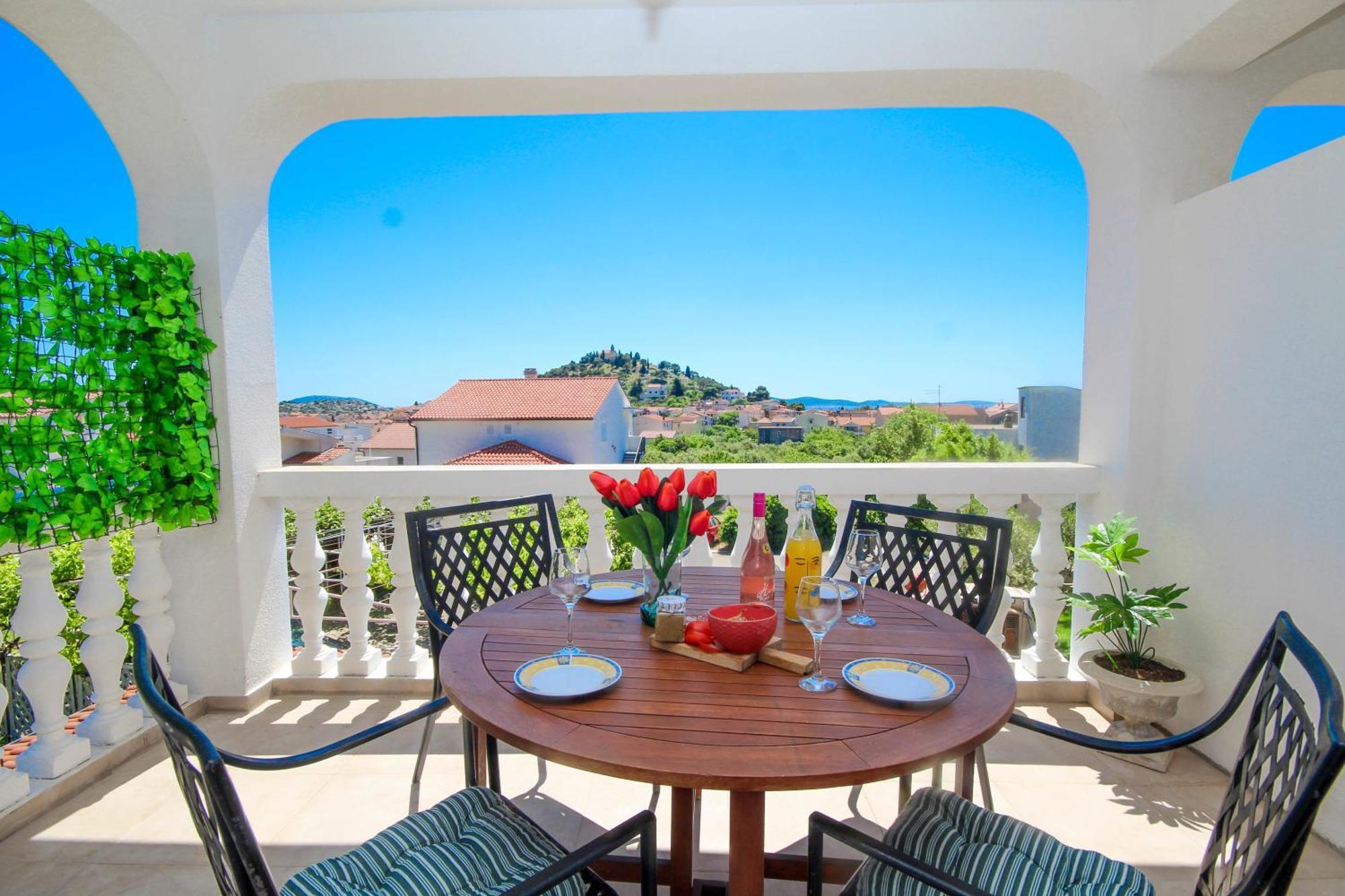 Lola'S Apartments Tribalj الغرفة الصورة