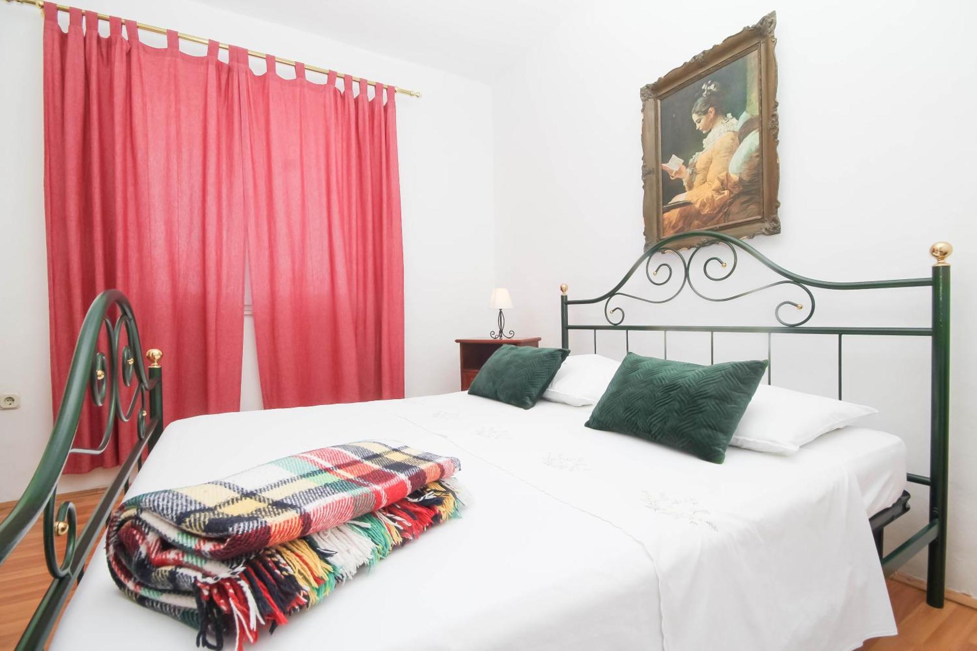 Lola'S Apartments Tribalj الغرفة الصورة