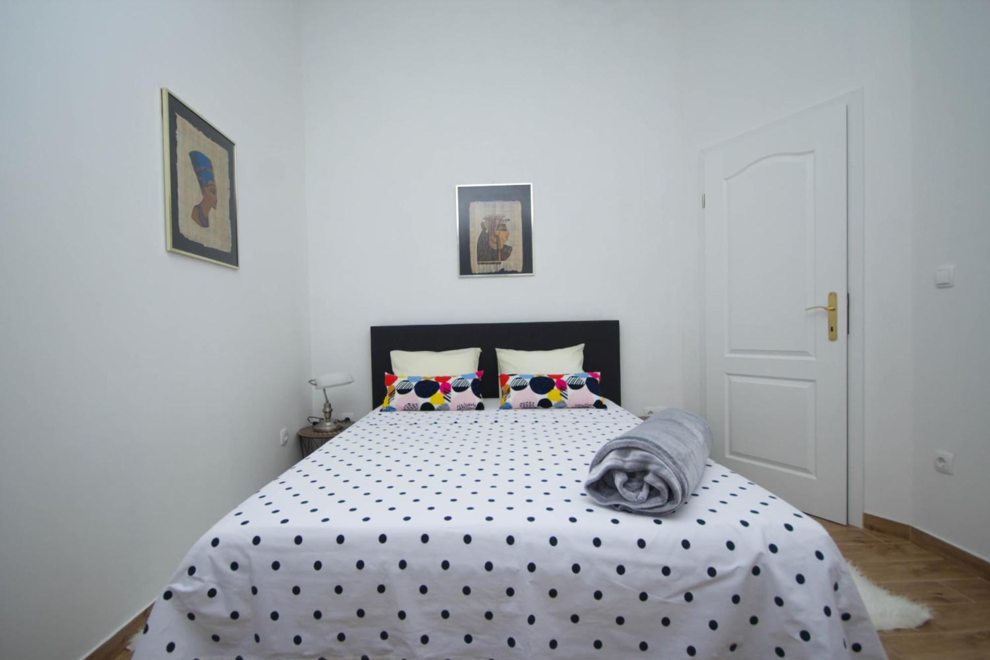 Lola'S Apartments Tribalj الغرفة الصورة