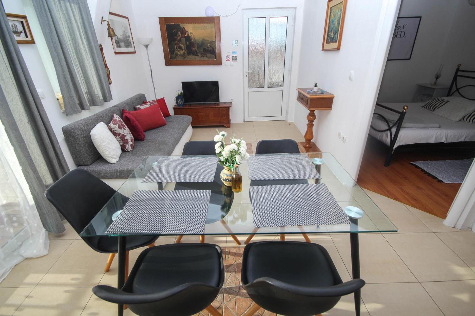 Lola'S Apartments Tribalj الغرفة الصورة