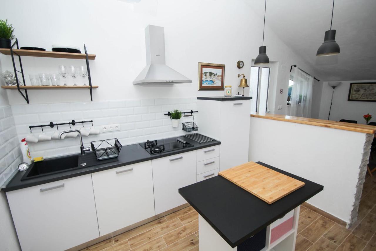 Lola'S Apartments Tribalj المظهر الخارجي الصورة