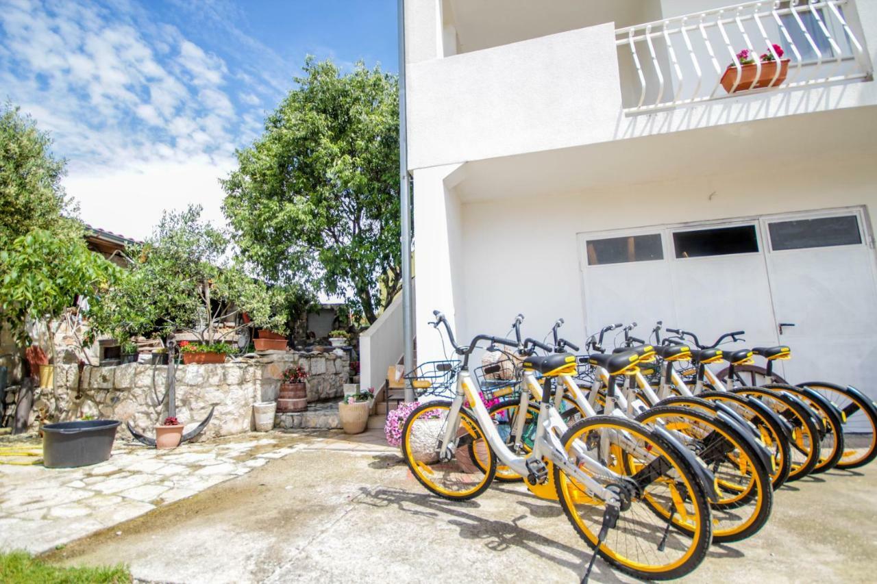 Lola'S Apartments Tribalj المظهر الخارجي الصورة