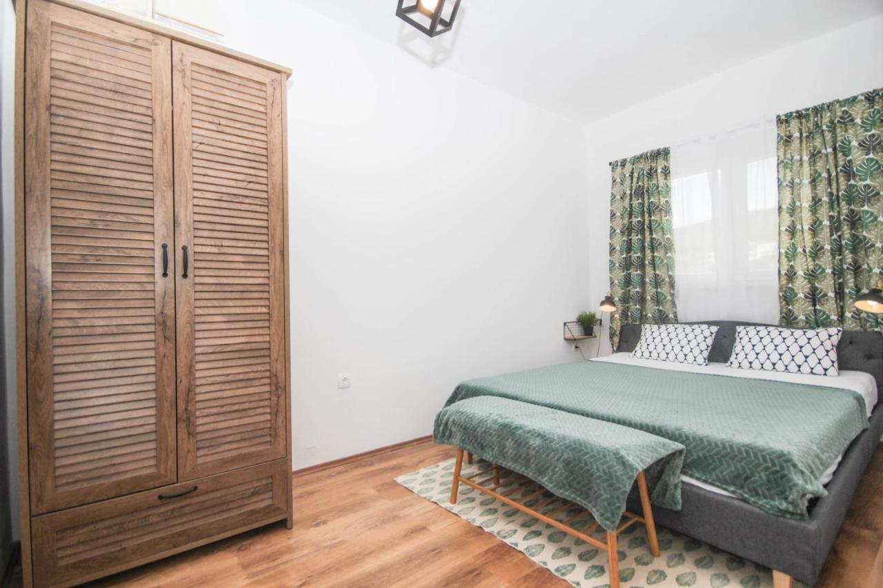Lola'S Apartments Tribalj المظهر الخارجي الصورة